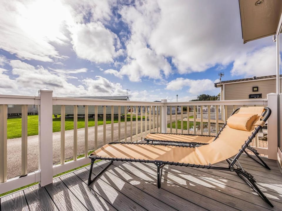 Balcony/Terrace, sunbed