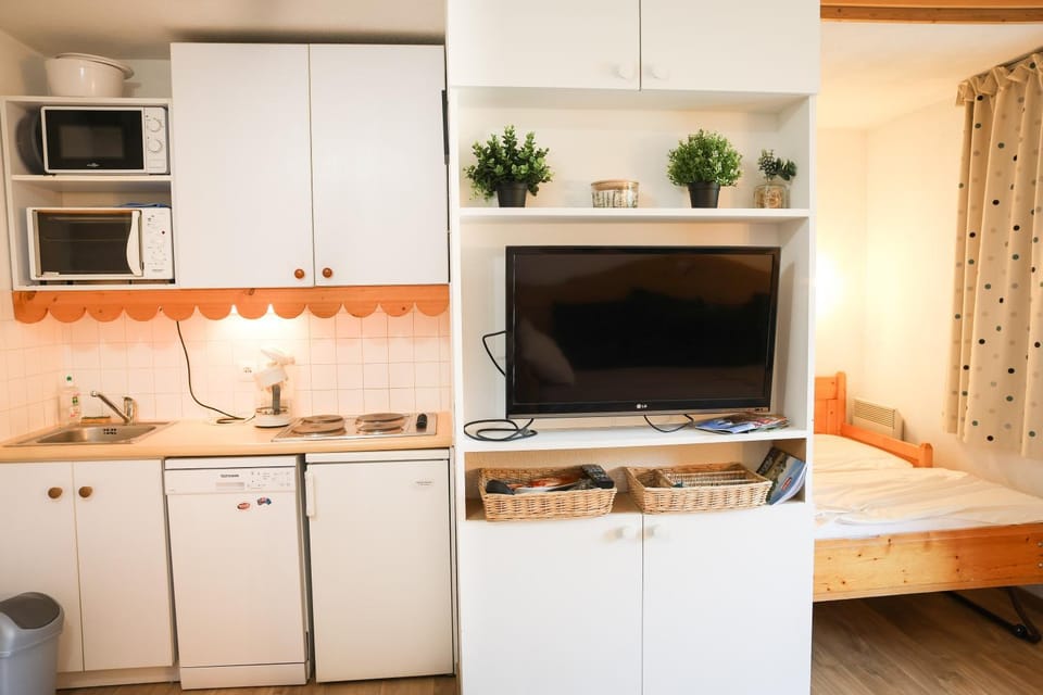 Kitchen or kitchenette, Living room