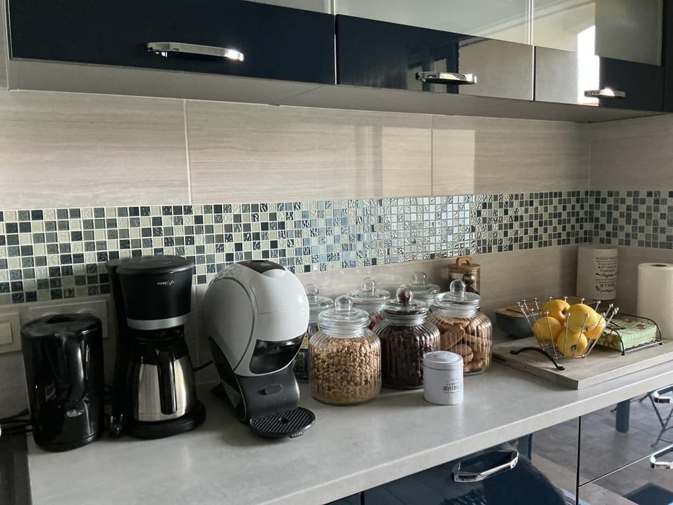Coffee/tea facilities, Kitchen or kitchenette, Food and drinks, Food, toaster