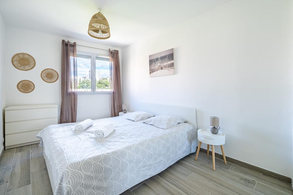 Bed, Bedroom, locker