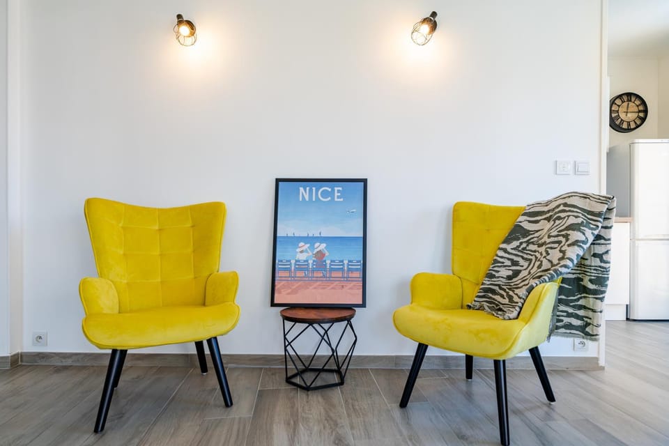 TV and multimedia, Balcony/Terrace, Living room, Seating area, Location, concierge, locker, air conditioner