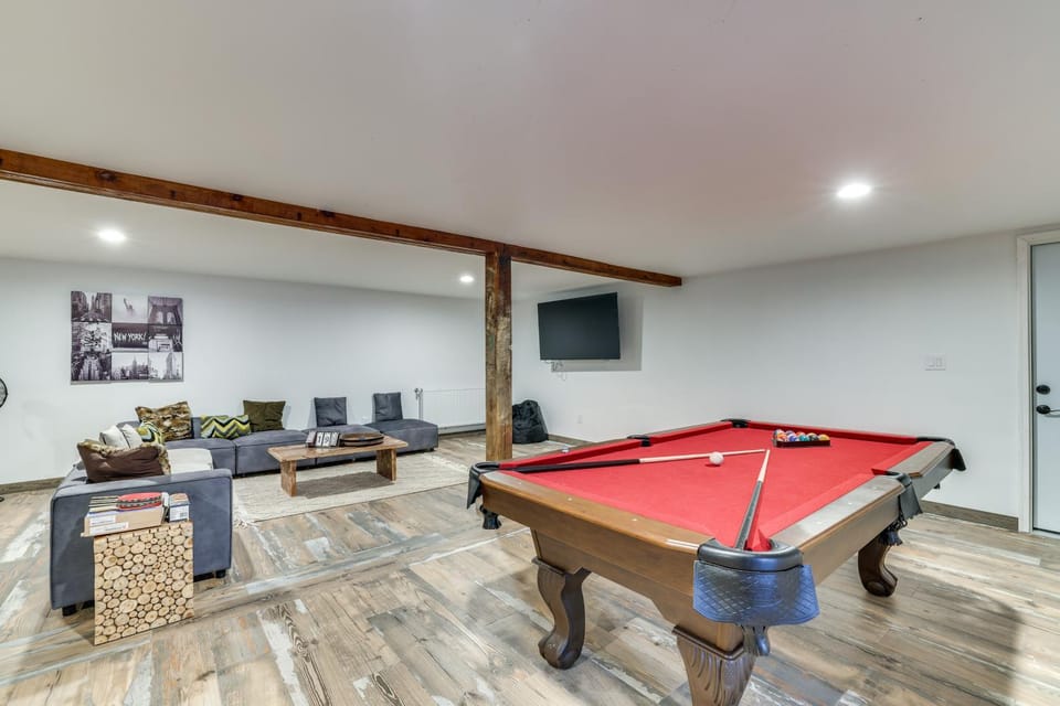 Game Room & Hot Tub! Cresco Family Home House in Pocono Mountains