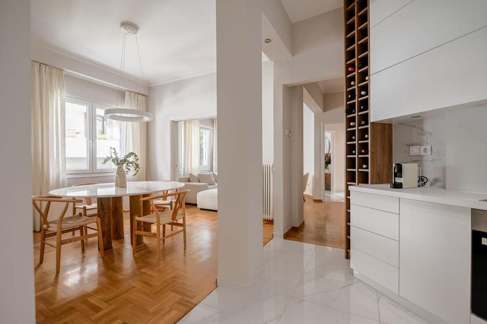 Kitchen or kitchenette, Living room, Seating area, Dining area