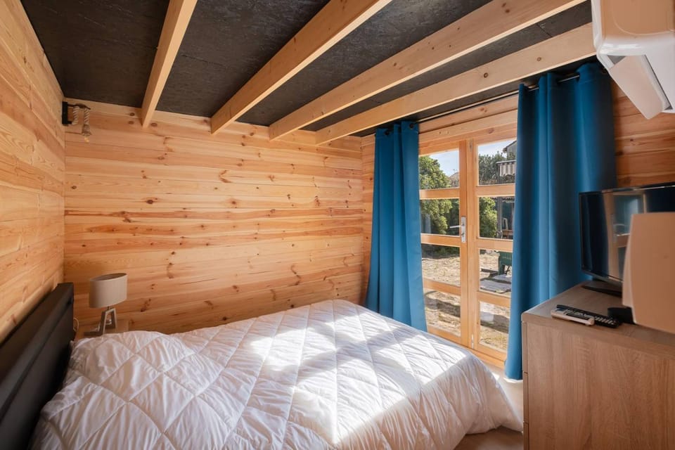 AS24411 - Studio cabine + chalet avec jardin et parking Cabin in Le Grau-du-Roi