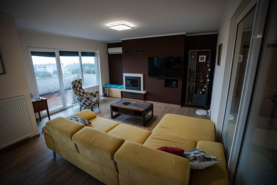 TV and multimedia, Living room, Seating area