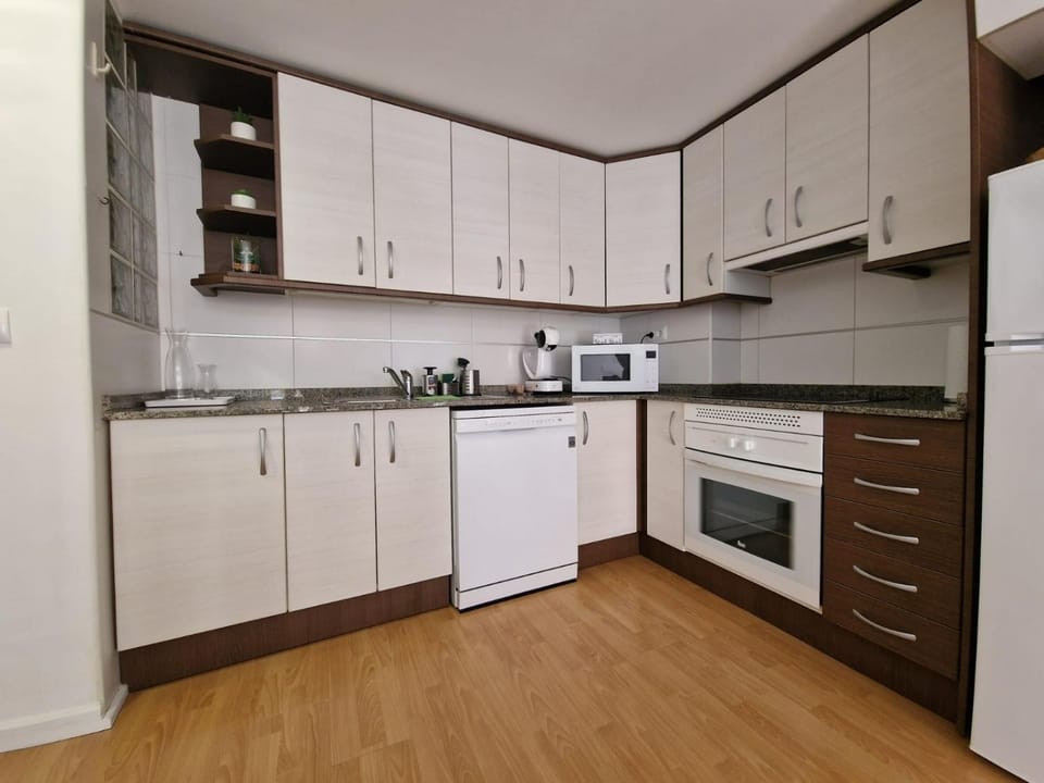 dishwasher, furniture, minibar, pet friendly, stove, washing machine