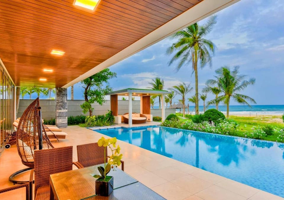 Property building, Sea view, Swimming pool