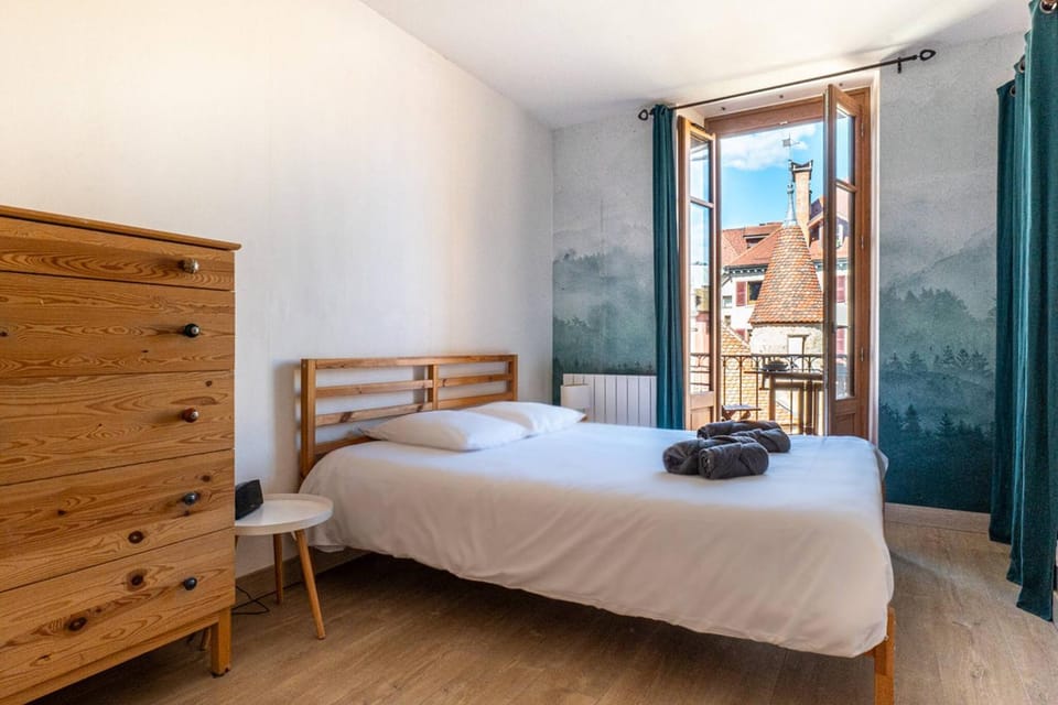 Bed, Bedroom