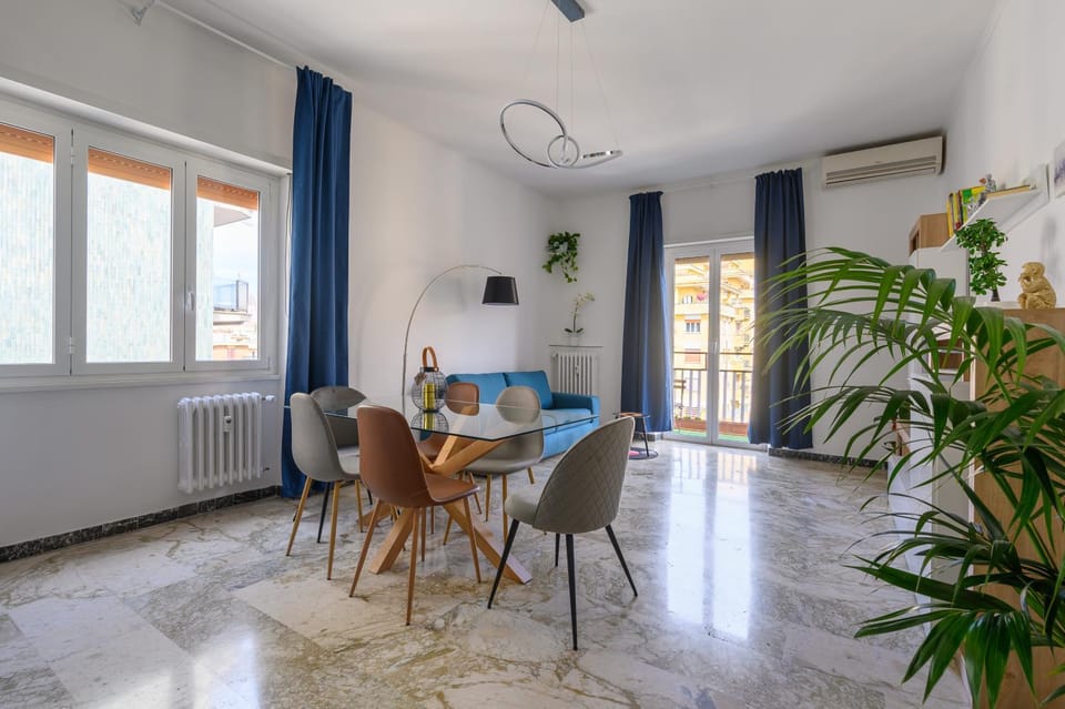 Living room, Dining area, internet, air conditioner
