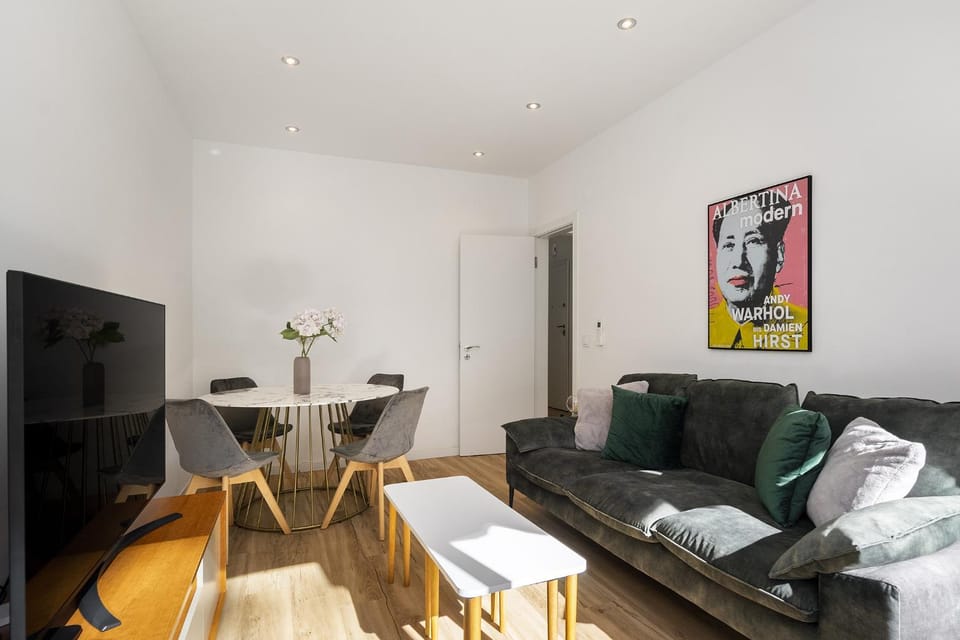 TV and multimedia, Living room, Dining area