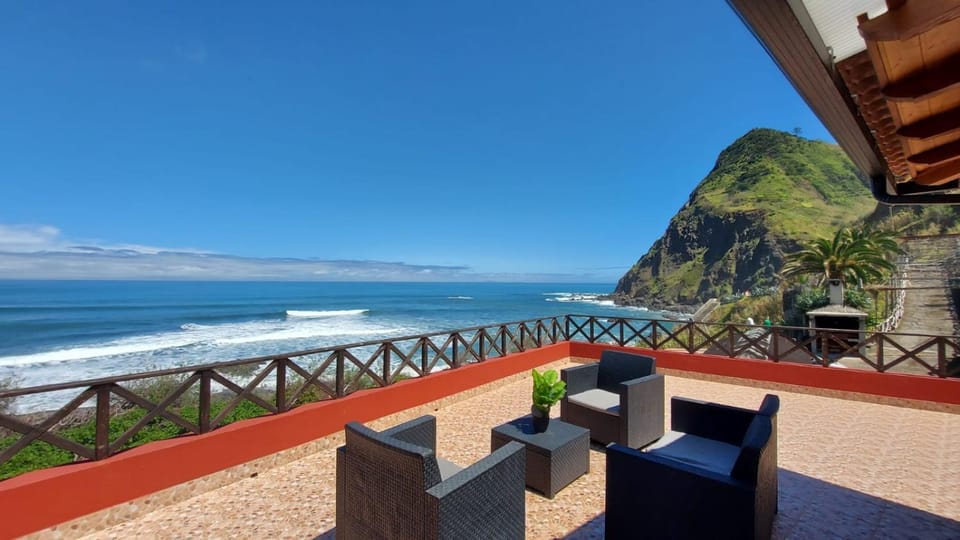 Day, Natural landscape, View (from property/room), Balcony/Terrace, Dining area, Beach, Mountain view, Sea view