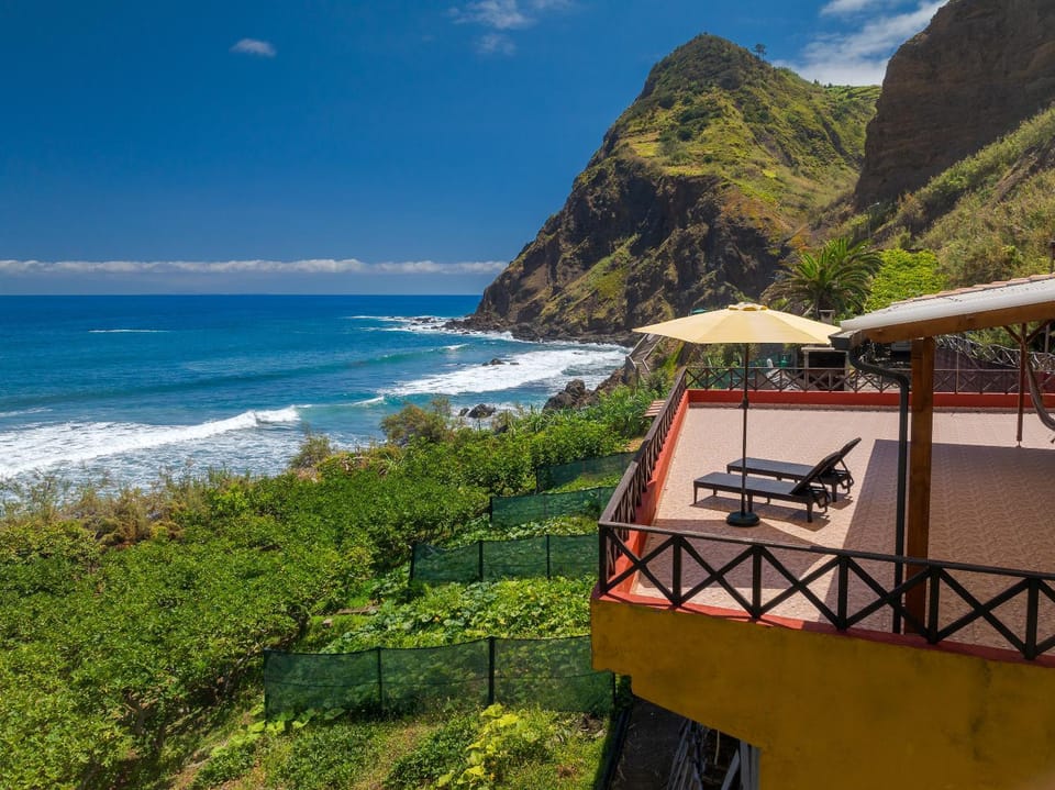 Communal lounge/ TV room, Spring, Day, Balcony/Terrace, Beach, Mountain view, Sea view