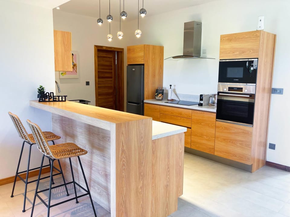 Kitchen or kitchenette, Dining area, dishwasher, minibar, pet friendly, stove