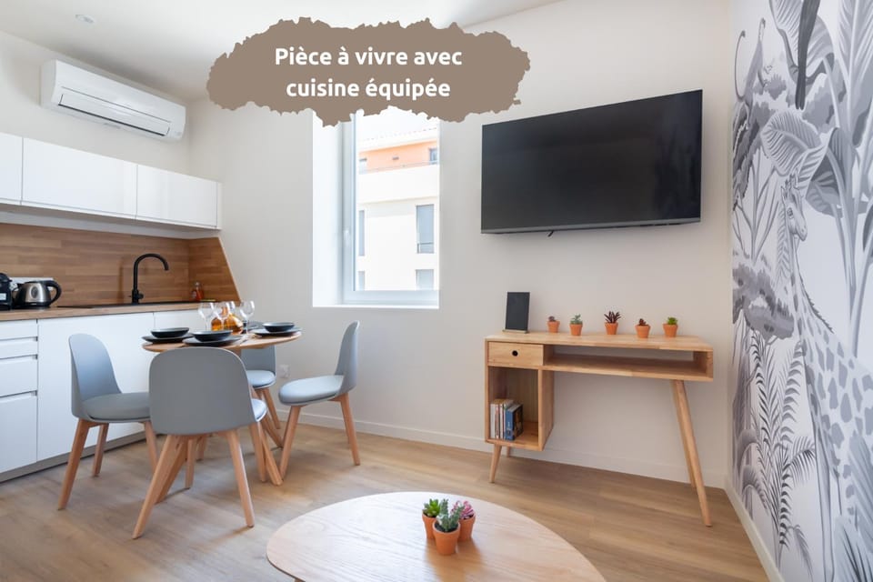 Communal lounge/ TV room, TV and multimedia, Kitchen or kitchenette, air conditioner