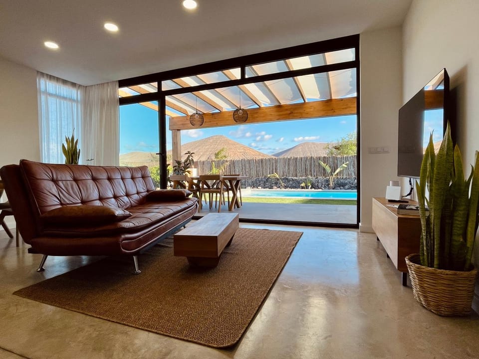 Living room, Lounge or bar, Swimming pool