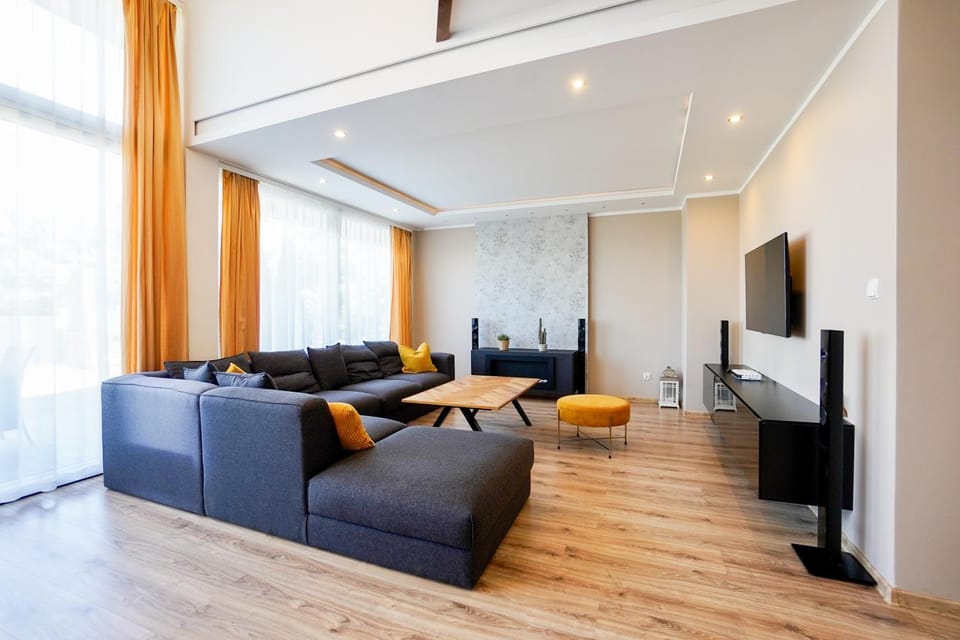 Communal lounge/ TV room, TV and multimedia, Living room, Seating area