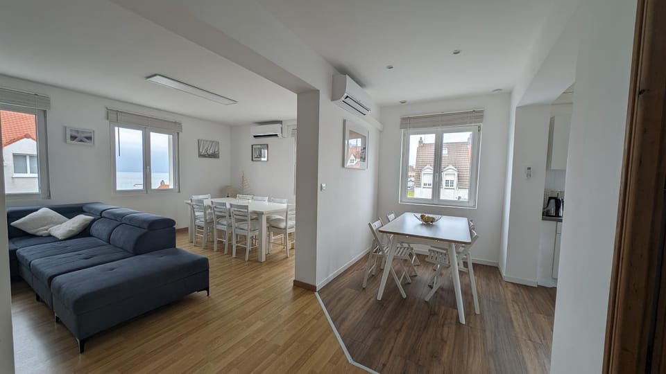 Living room, Dining area, kitchen