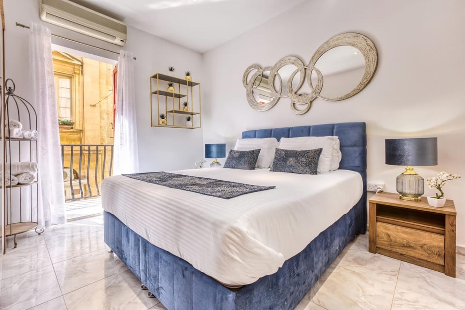 Bed, Photo of the whole room, Bedroom, towels, wardrobe, air conditioner