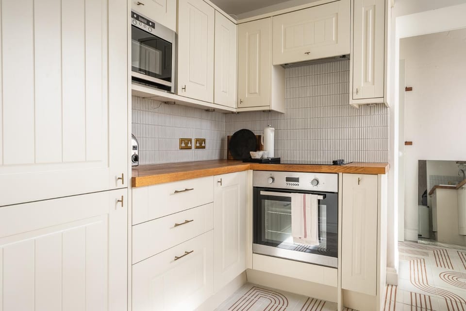 Property building, dishwasher, microwave, oven, stove, washing machine, washing machine, kitchen