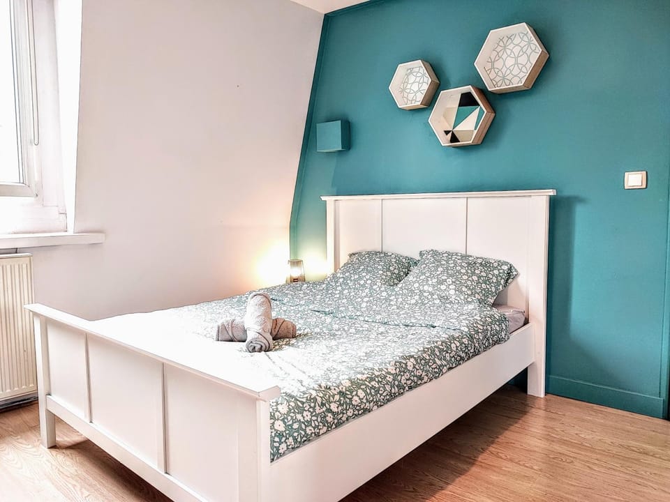 Bed, Bedroom