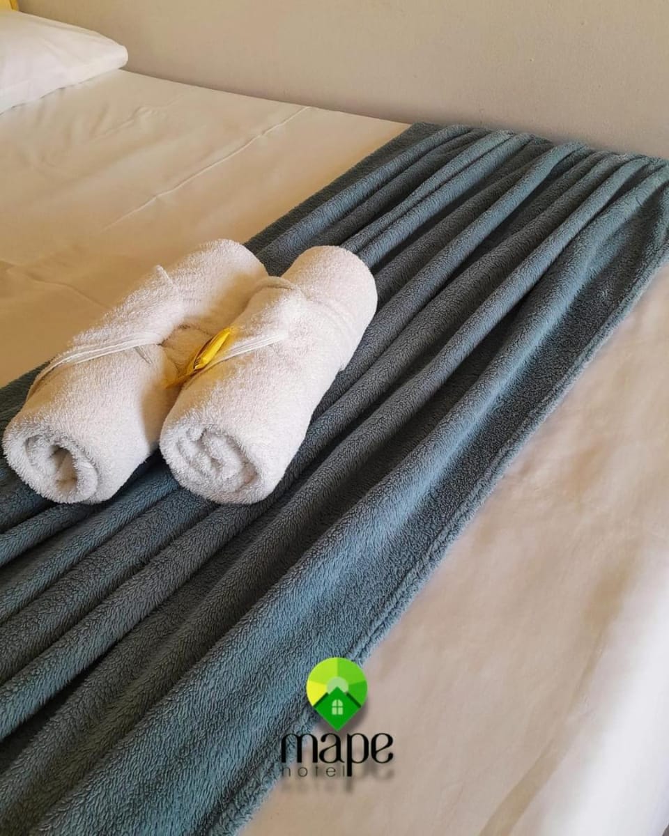 Bed, towels