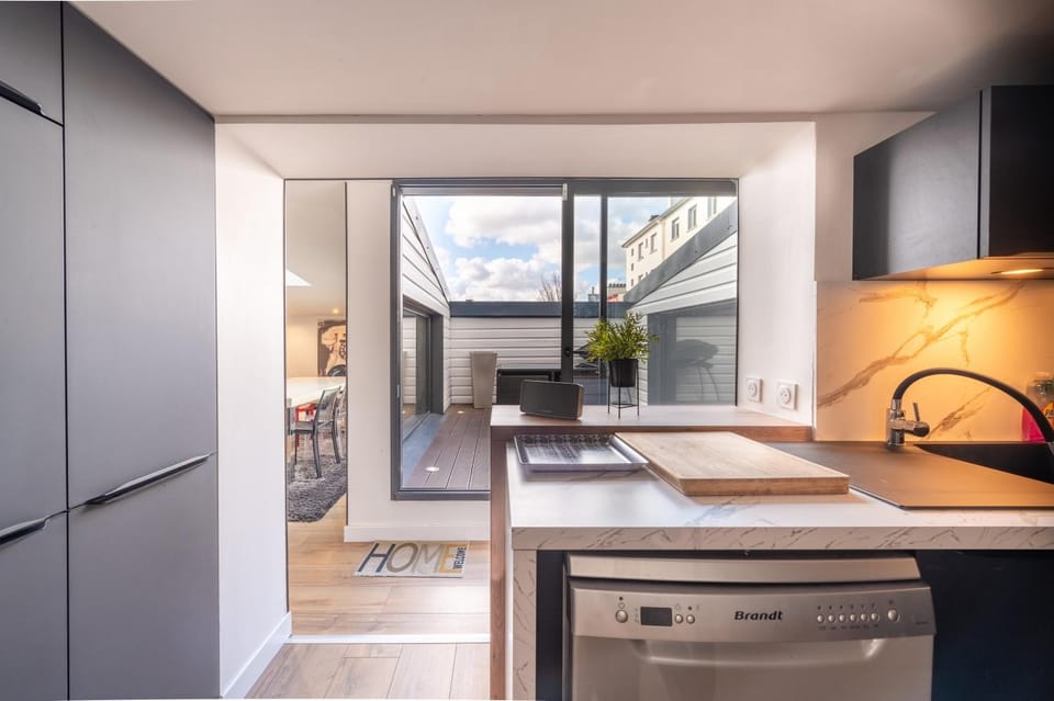 Kitchen or kitchenette, Living room