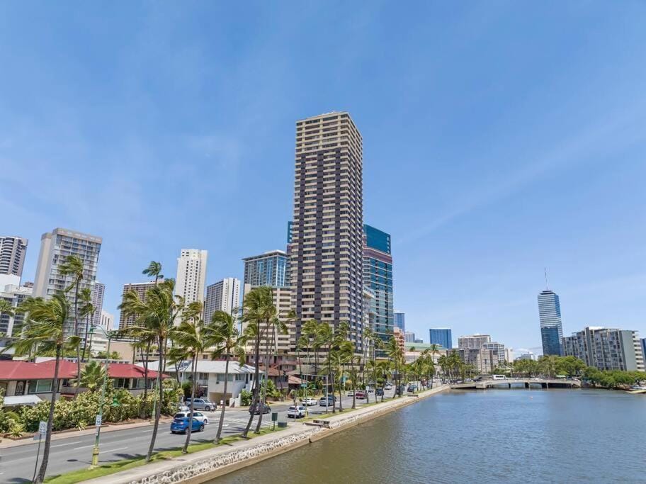 2 bedroom Penthouse new upgrade OceanView (PH503) Apartment in McCully-Moiliili