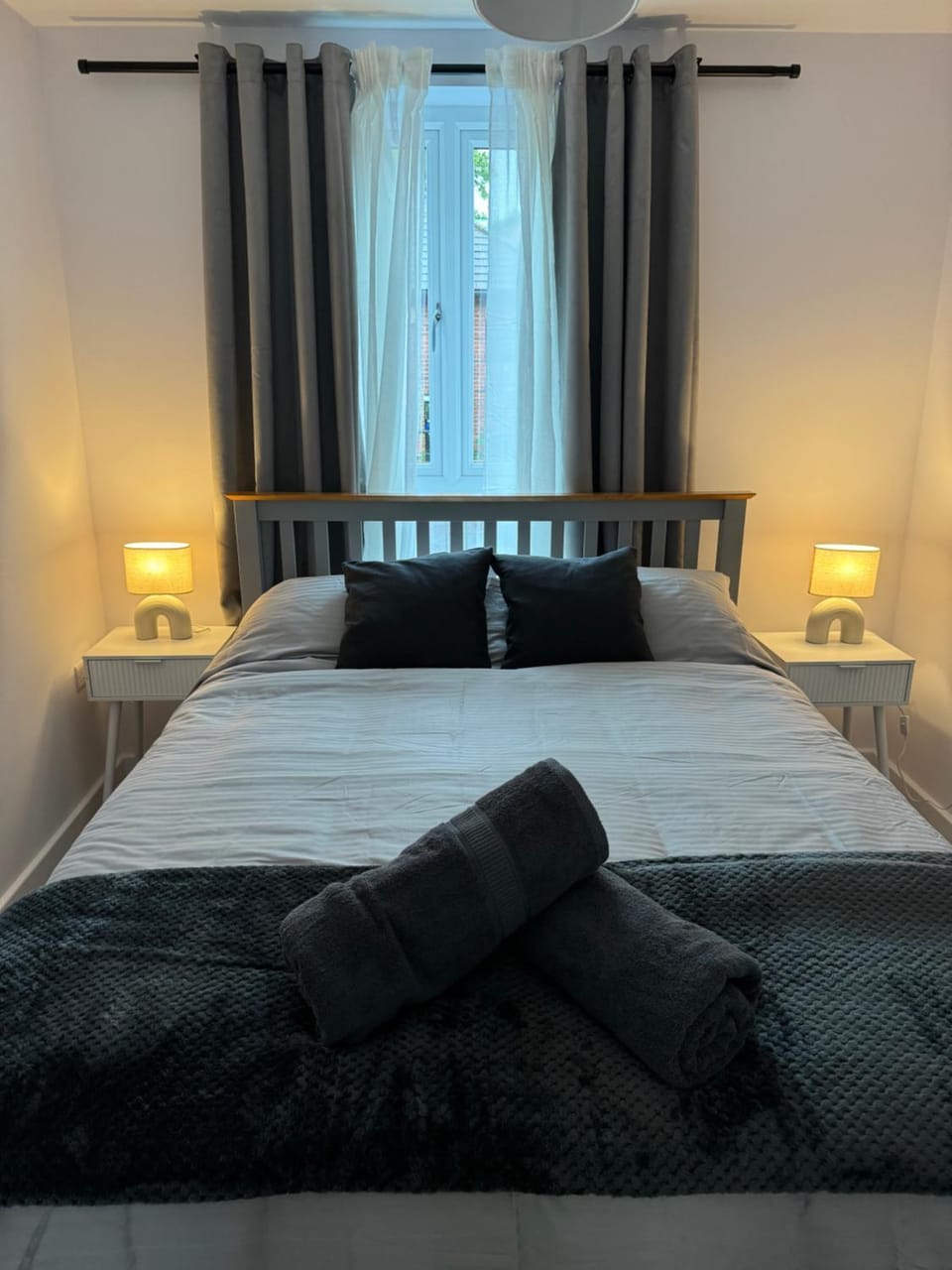 Bed, Photo of the whole room, Bedroom