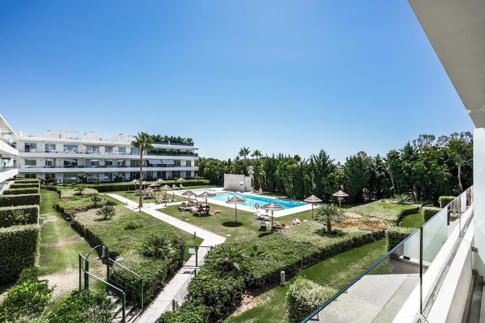 Property building, Spring, Day, Garden, Garden, Garden view, Pool view, Swimming pool, Swimming pool, sunbed