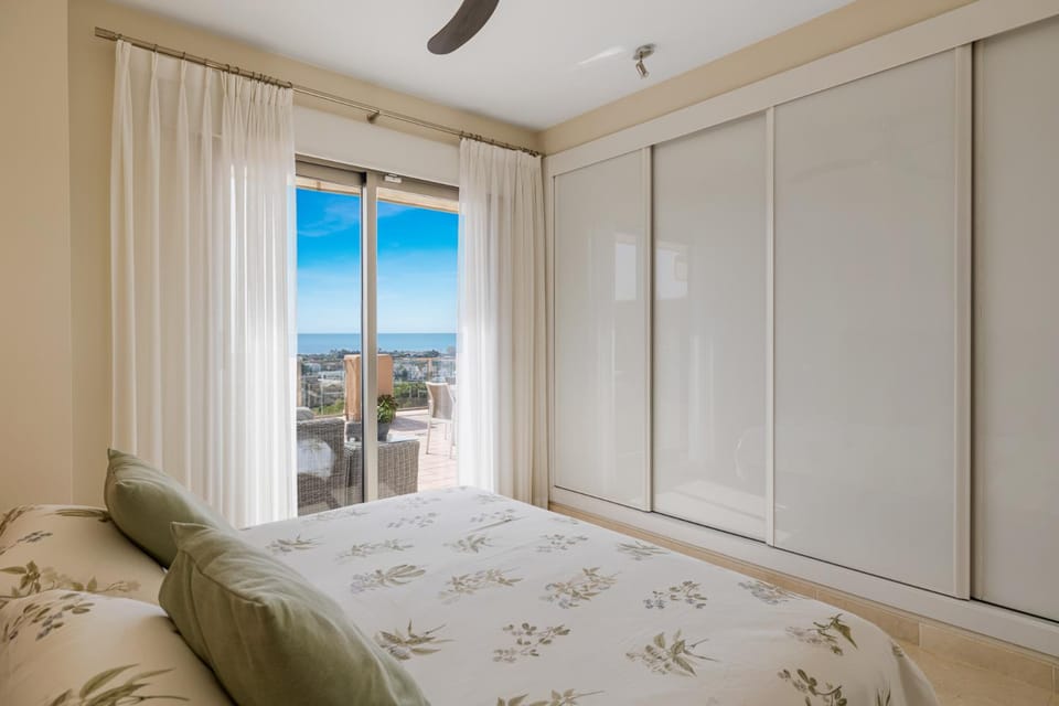 Bed, Photo of the whole room, Bedroom, Sea view