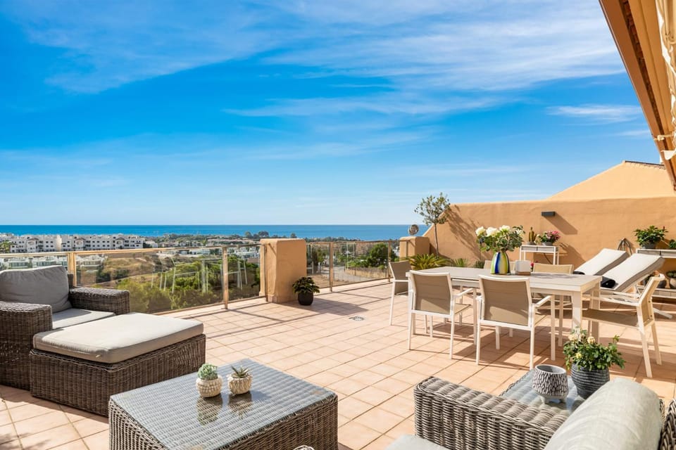 Day, Natural landscape, Balcony/Terrace, Seating area, Dining area, Sea view, sunbed