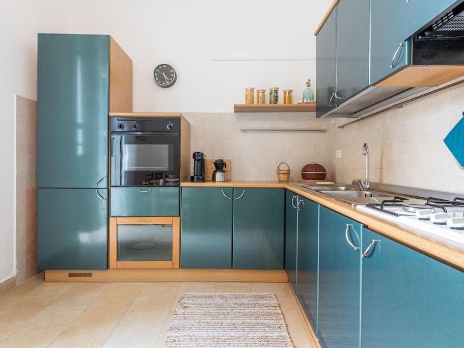 pet friendly, stove