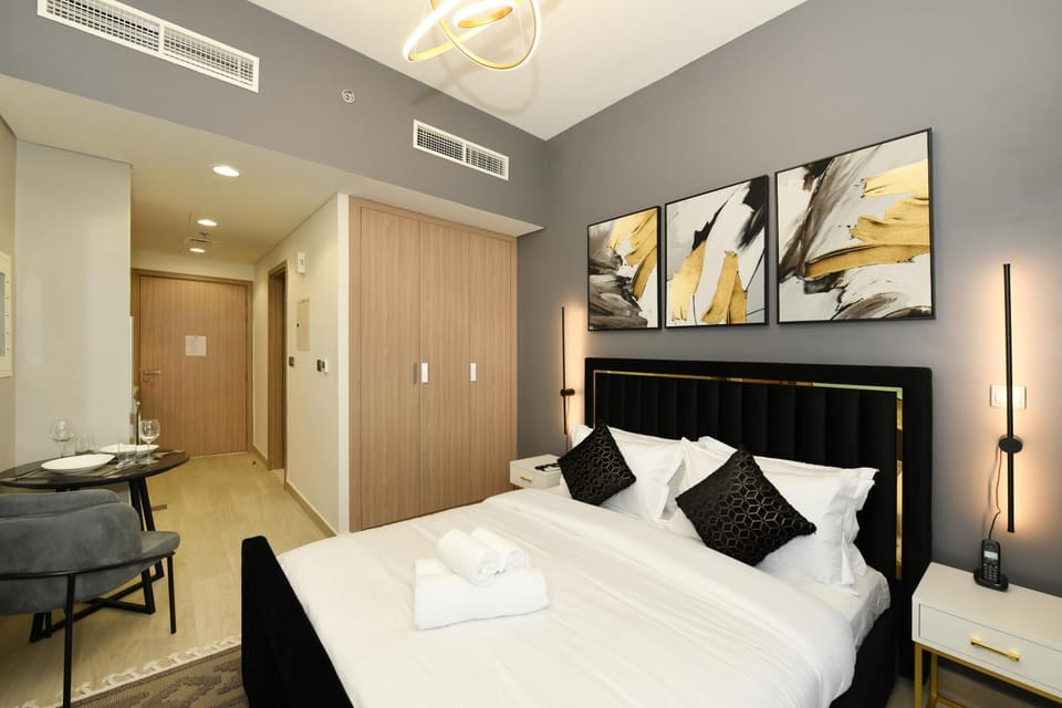 Bed, Living room, Photo of the whole room, Seating area, Bedroom, towels, wardrobe, air conditioner