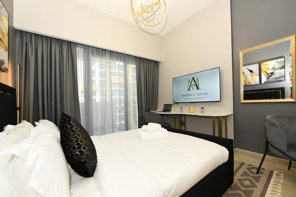 Communal lounge/ TV room, Bed, TV and multimedia, Living room, Photo of the whole room, Seating area, Evening entertainment, Bedroom, hair dresser