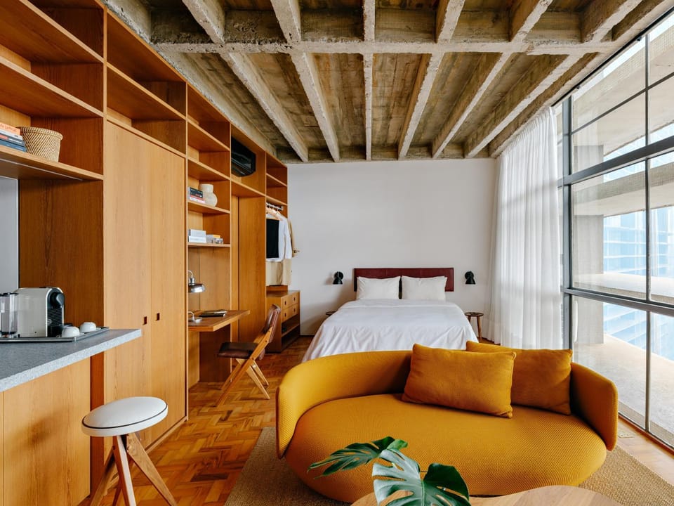 Bed, Living room