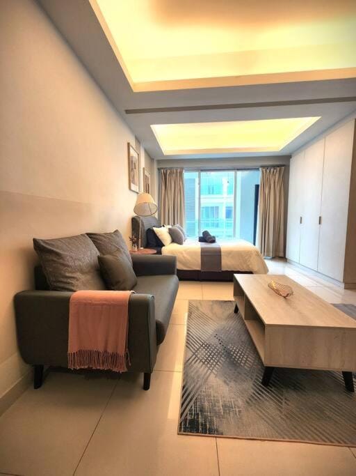 Bed, Living room, Photo of the whole room, Seating area