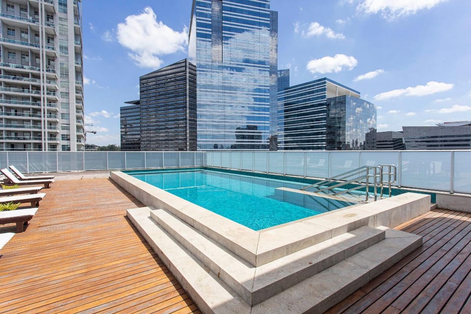Pool view, Swimming pool, sunbed