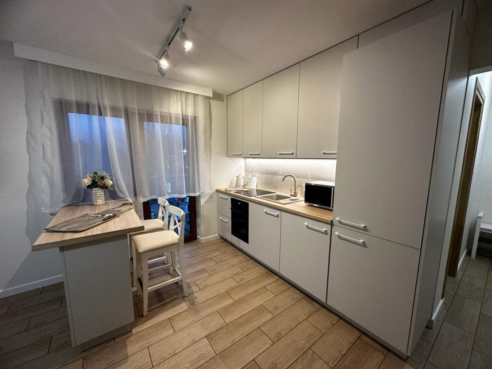 Kitchen or kitchenette, Dining area, minibar, pet friendly