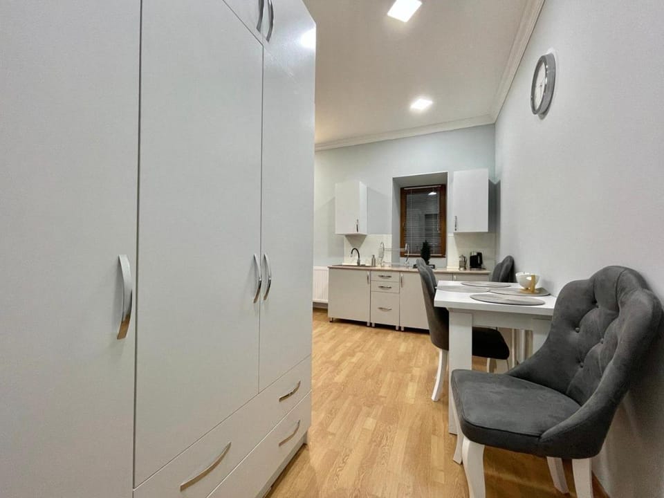 Kitchen or kitchenette, Dining area, wardrobe