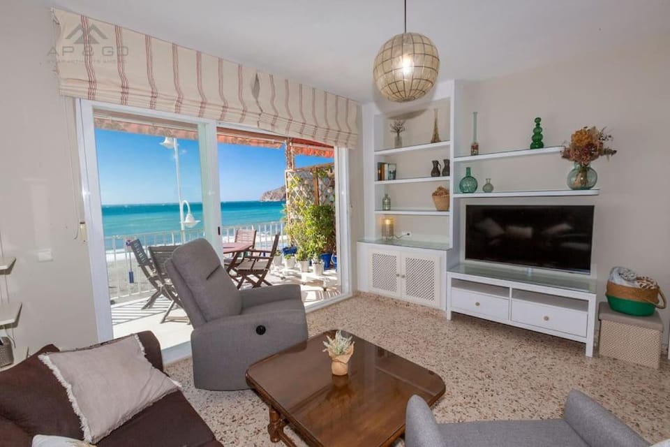 TV and multimedia, Living room, Seating area, Sea view