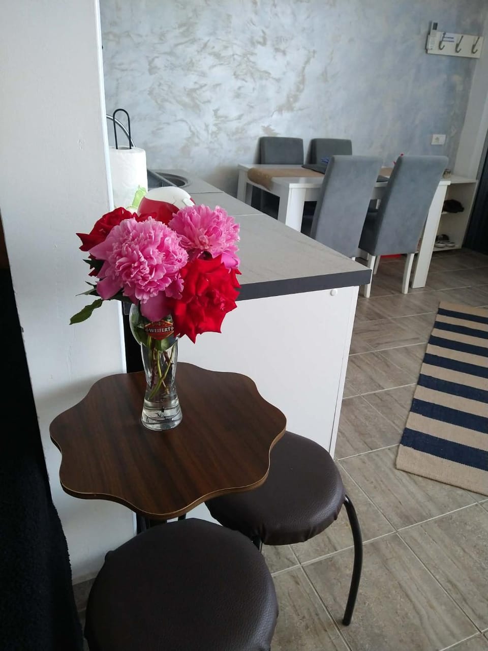 Seating area, Dining area