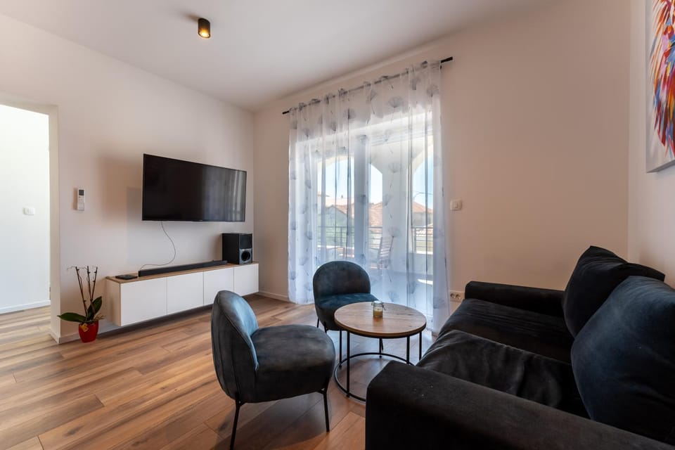 Bernie apartments with a pool Apartment in Zadar
