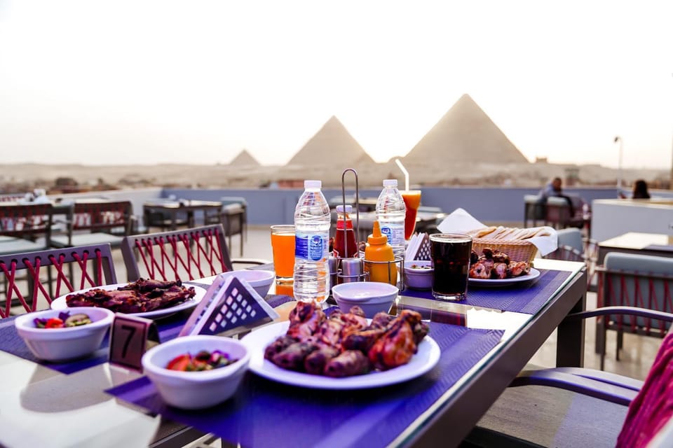 Restaurant/places to eat, Day, Natural landscape, Food and drinks, Banquet/Function facilities, Food, Lunch, Dinner, Drinks