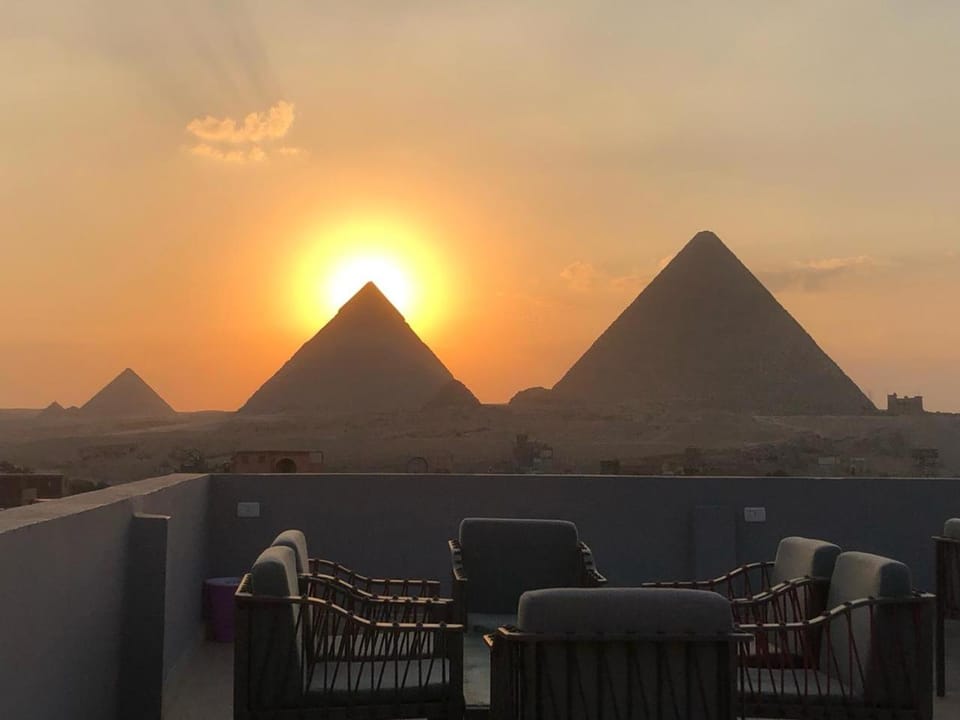 Patio, Nearby landmark, Day, Natural landscape, Balcony/Terrace, Living room, Seating area, Sunrise, Sunset