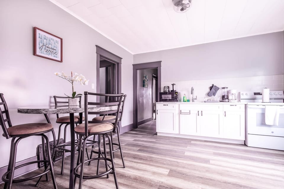 Spacious 6BR 2Bath Close the Falls House in Niagara Falls