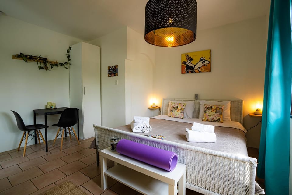 Bed, Living room, Photo of the whole room, Seating area, Bedroom, towels