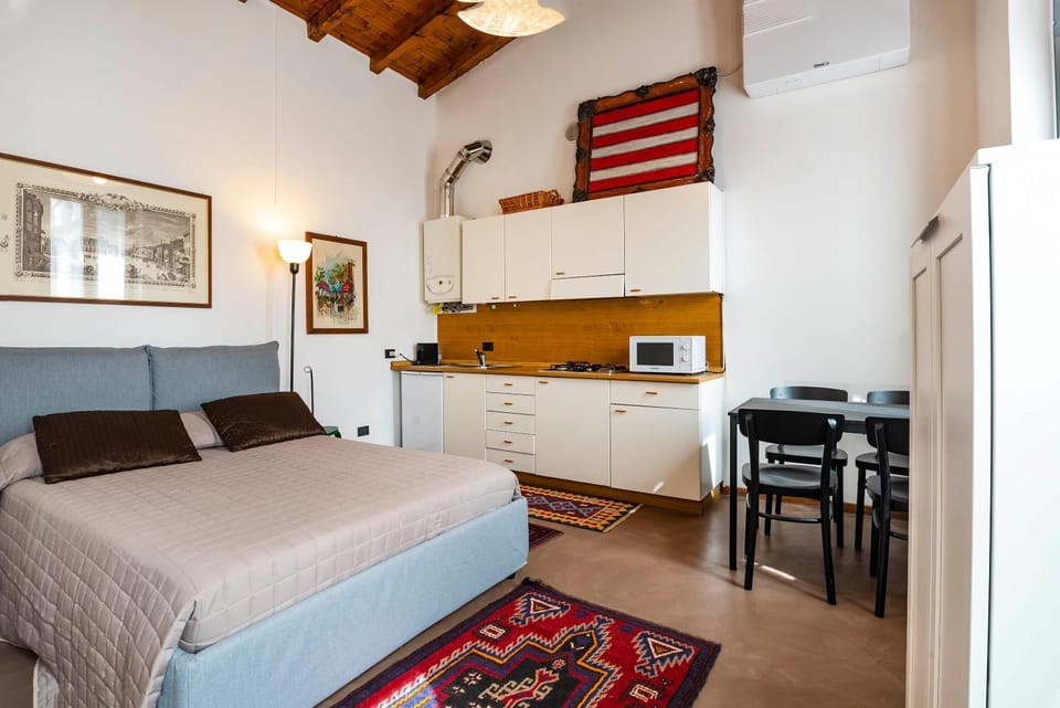 Bed, Kitchen or kitchenette, Photo of the whole room, Dining area, Bedroom, stove