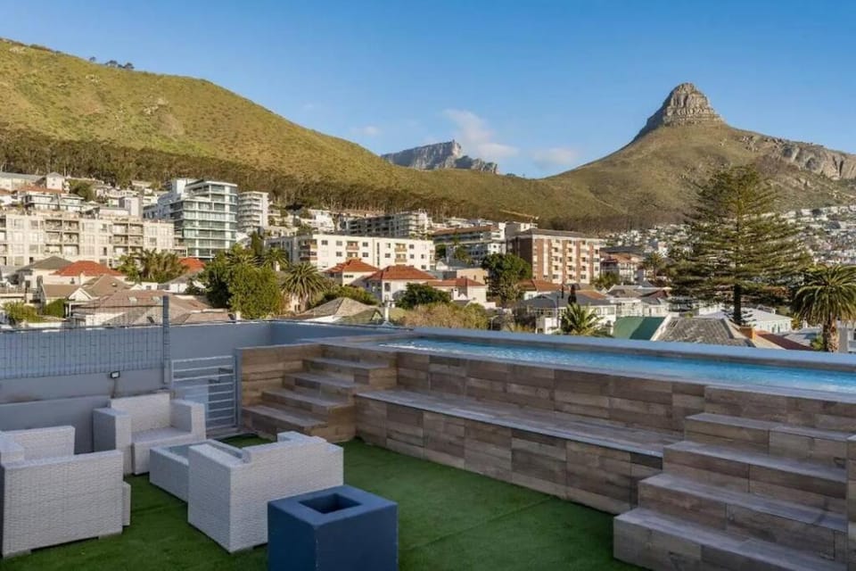 Natural landscape, City view, Mountain view, Pool view, Swimming pool, Swimming pool, sunbed
