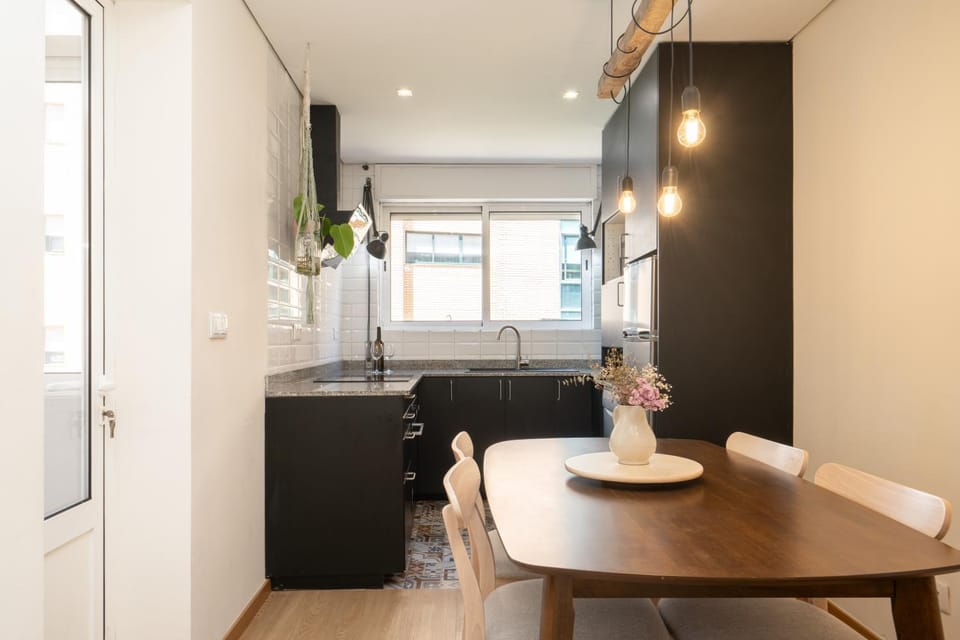 Kitchen or kitchenette, Dining area, dishwasher, oven, stove