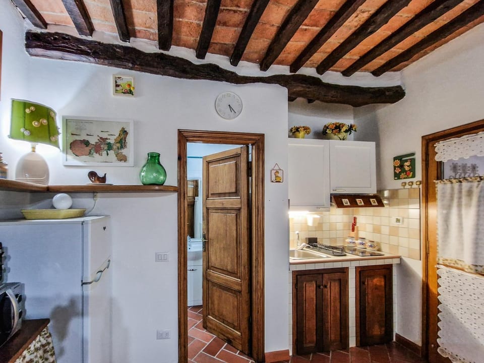 Property building, Kitchen or kitchenette, Living room